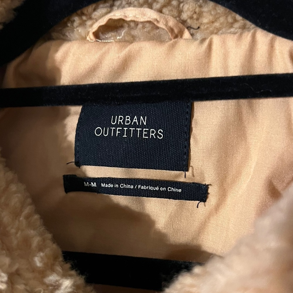 Urban Outfitters Teddy Jacket in Honey Women’s Size Medium - Picture 4 of 4